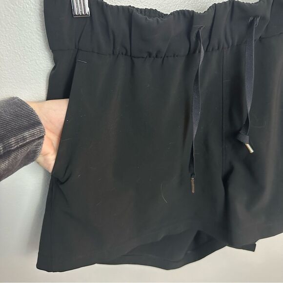 Lululemon Black On The Fly Short *Woven *2.5" Size 8 Athletic Gym Workout W7AFBS - Picture 6 of 16